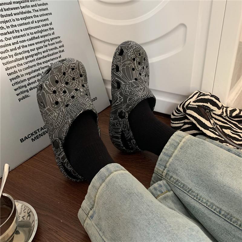 Indoor Thick Bottom Graffiti Hole Crocs